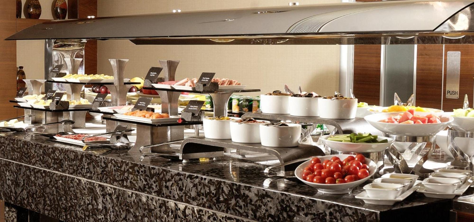 Sheraton Istanbul Atakoy Hotel Exterior foto A buffet