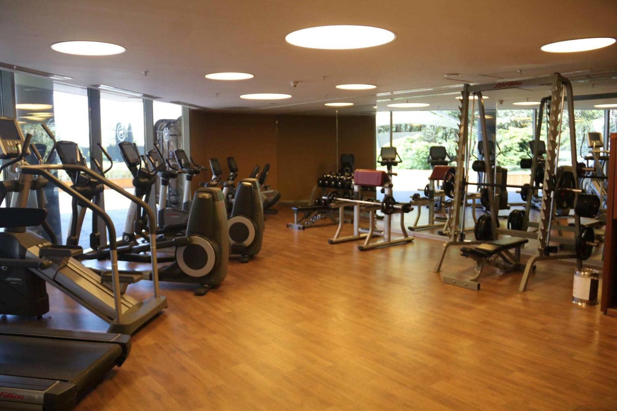 Sheraton Istanbul Atakoy Hotel Exterior foto The gym at the hotel