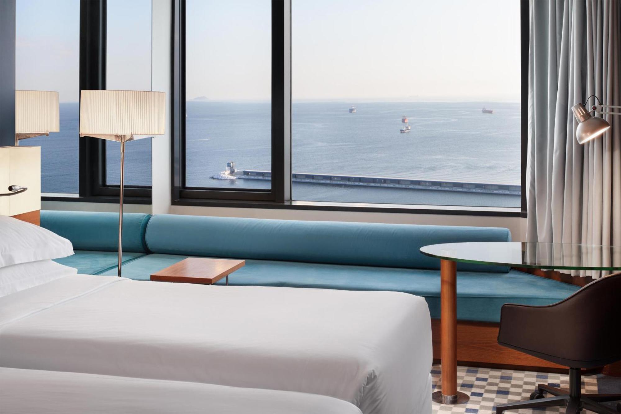 Sheraton Istanbul Atakoy Hotel Exterior foto A guest room at the hotel