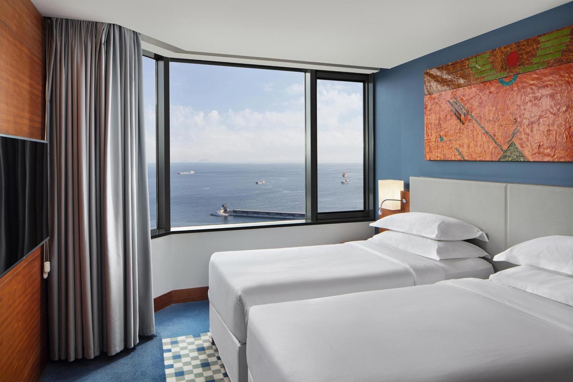Sheraton Istanbul Atakoy Hotel Exterior foto A guest room at the hotel